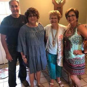 Meet your Posher, Lorrie